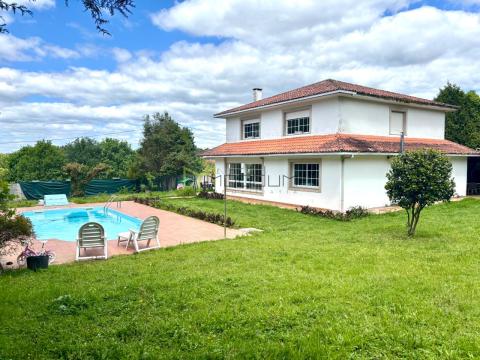 Magnífica casa con piscina en Biduido