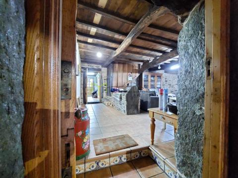 Casa de Piedra con Encanto y Potencial en el Camino de Santiago