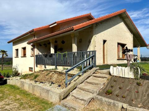 Expectacular chalet con finca a 5 minutos del centro de Santiago
