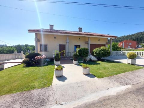 ESPECTACULAR CASA CON FINCA EN PUENTE ULLA