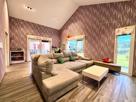 Expectacular chalet con finca a 5 minutos del centro de Santiago