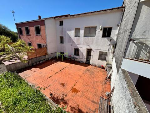 Gran edificación en Casas de Rego
