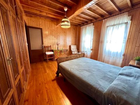 Casa de 99 m<sup style='color: #000;'>2</sup> con 4 habitaciones y 1 baños en Muros.