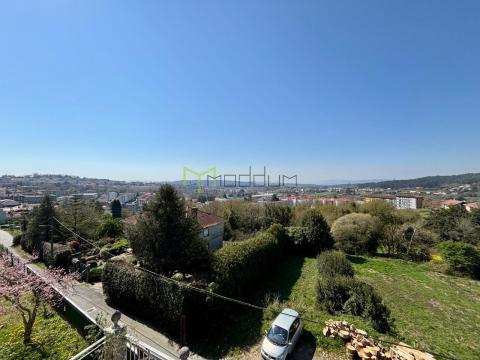 Casa con 4 viviendas y vistas a la catedral